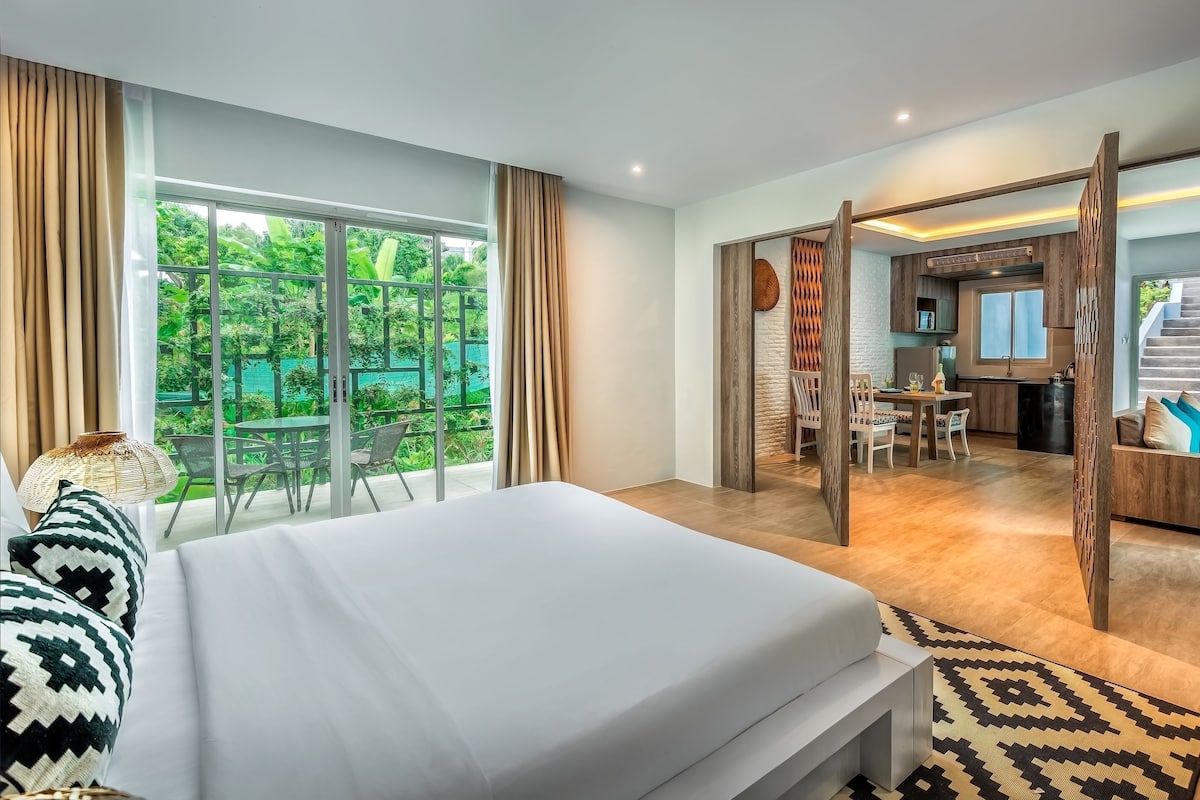 Minibar, in-room safe, individually decorated, individually furnished