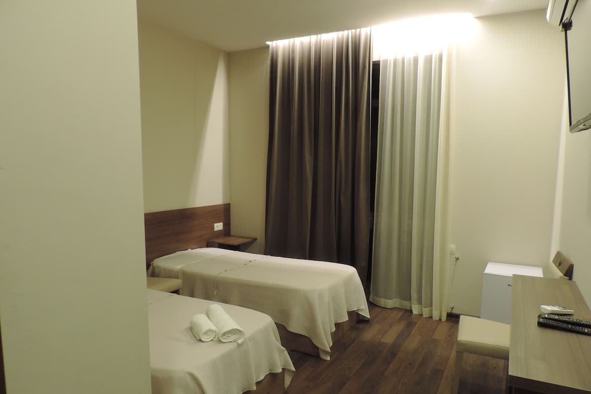 In-room safe, soundproofing, iron/ironing board, free WiFi