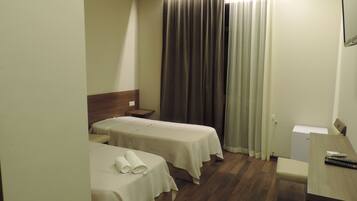 Superior Villa | In-room safe, soundproofing, iron/ironing board, free WiFi