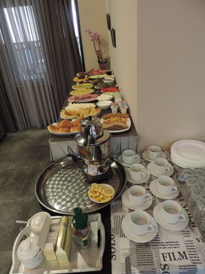 Daily continental breakfast for a fee - Hotel Villa del Mar (Batumi)