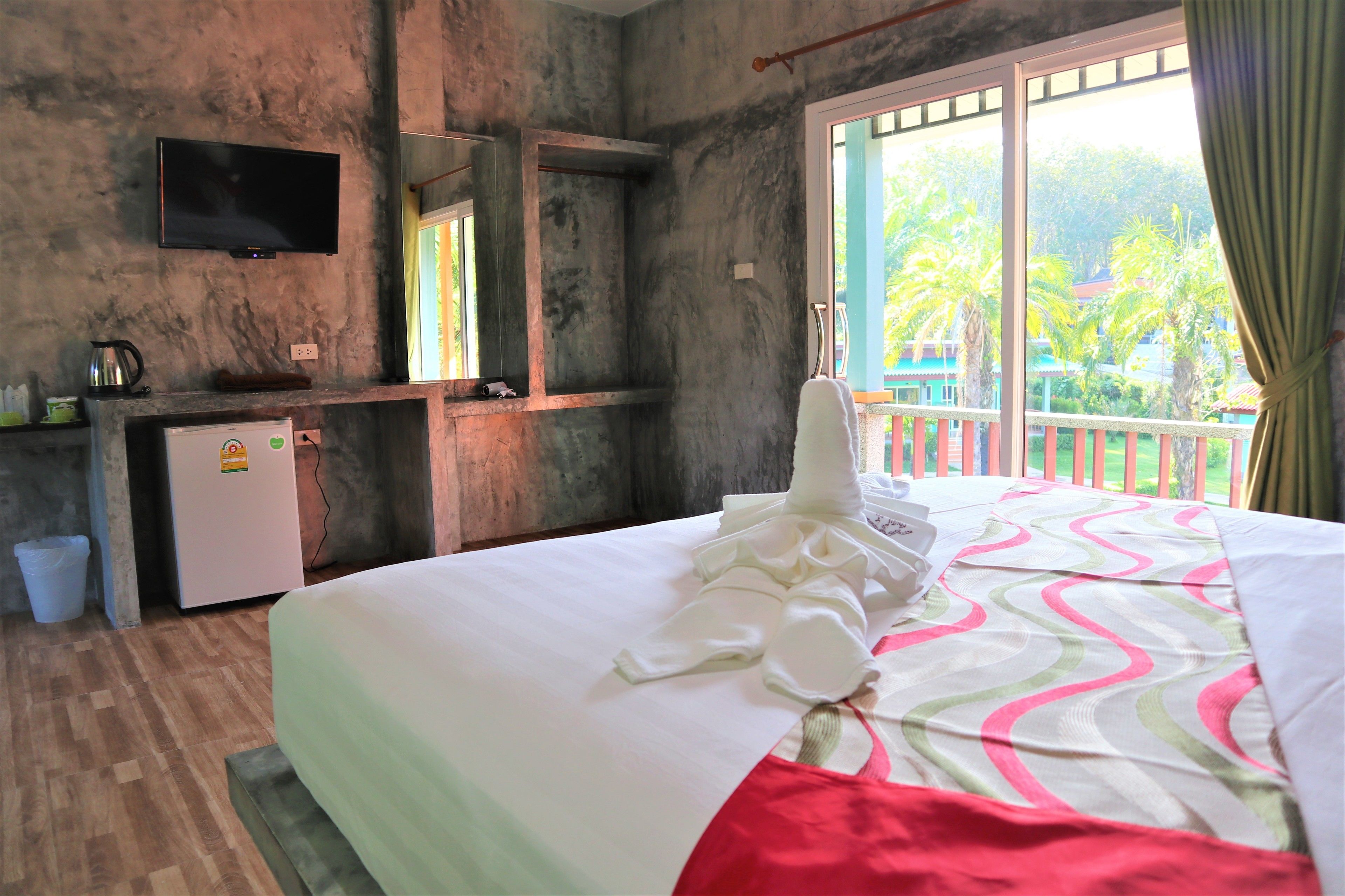 standard room, 1 queen bed | minibar, in-room safe, free wifi, bed sheets