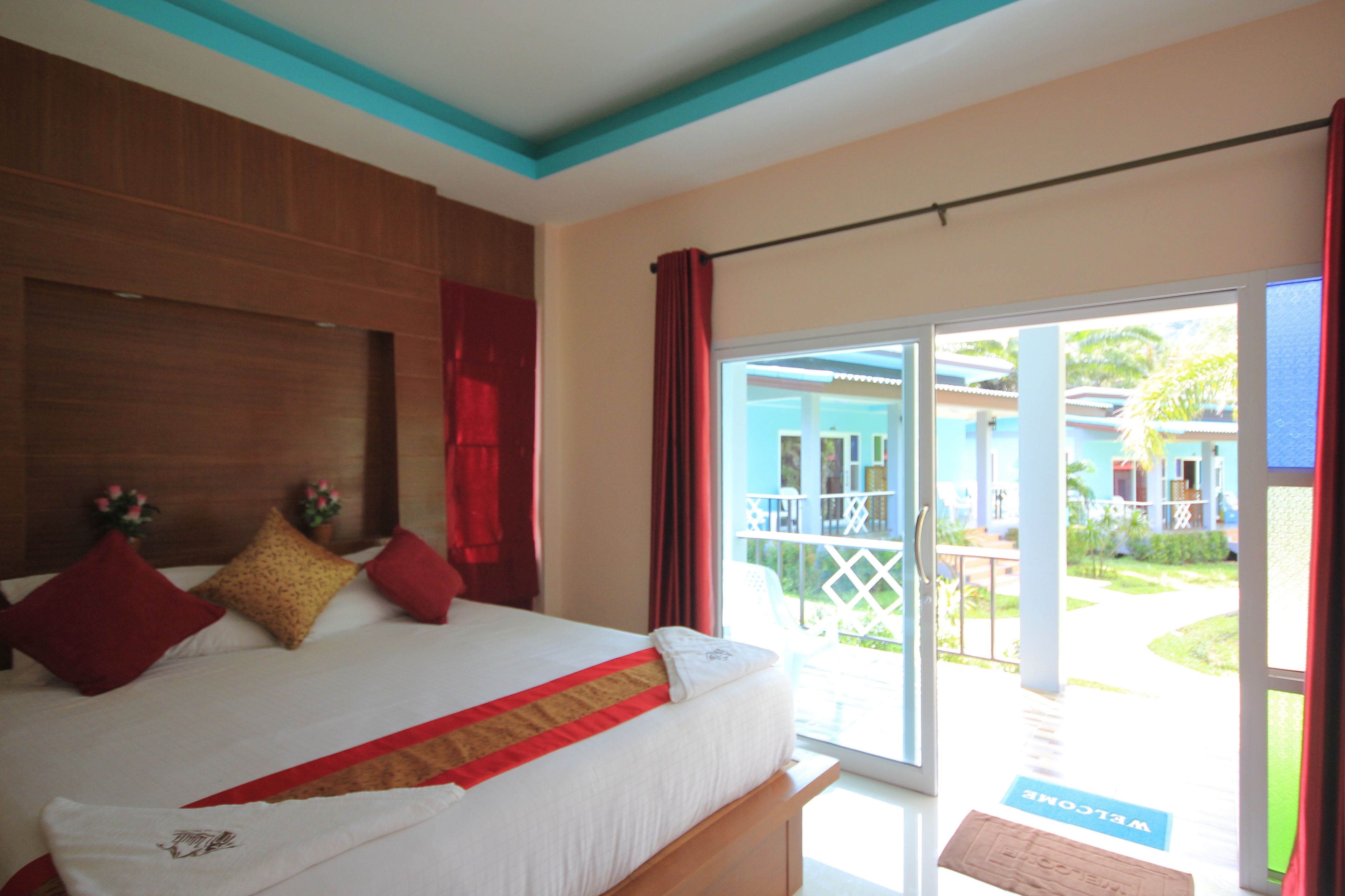 minibar, in-room safe, free wifi, bed sheets