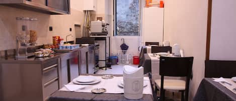 Standard Double or Twin Room, 1 Bedroom, Private Bathroom, Courtyard View | Shared kitchen | Mini-fridge