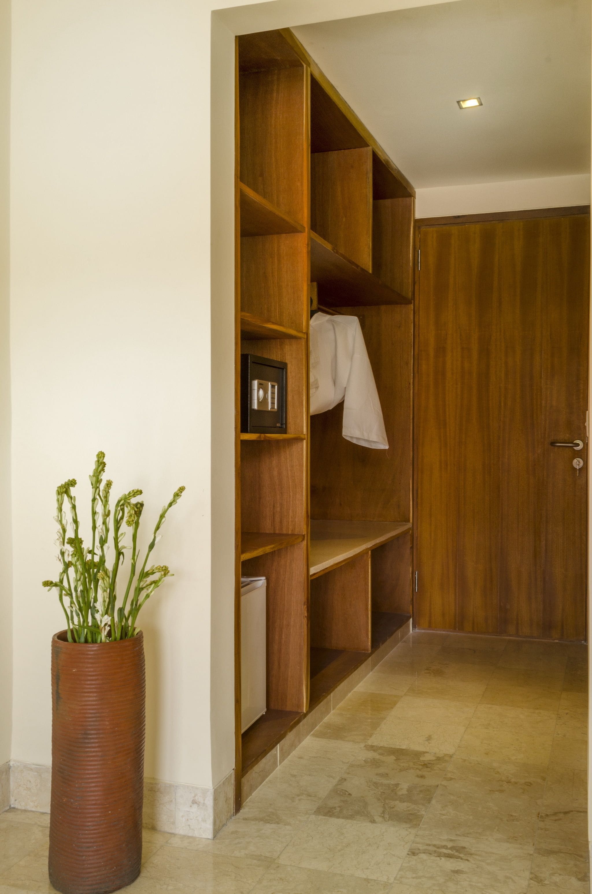 sapodilla suite room with balcony | room amenity