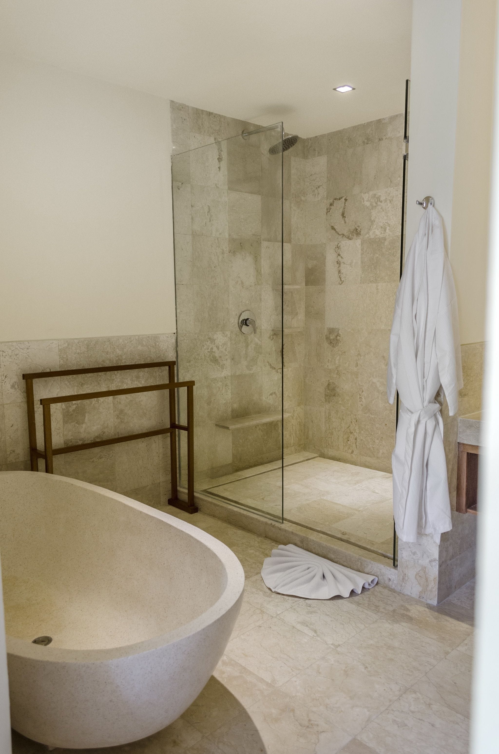 sapodilla suite room with balcony | bathroom | separate bathtub and shower, free toiletries, slippers, towels