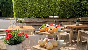 An outdoor dining area with a variety of pastries and drinks. - Hurley House Hotel (Maidenhead)