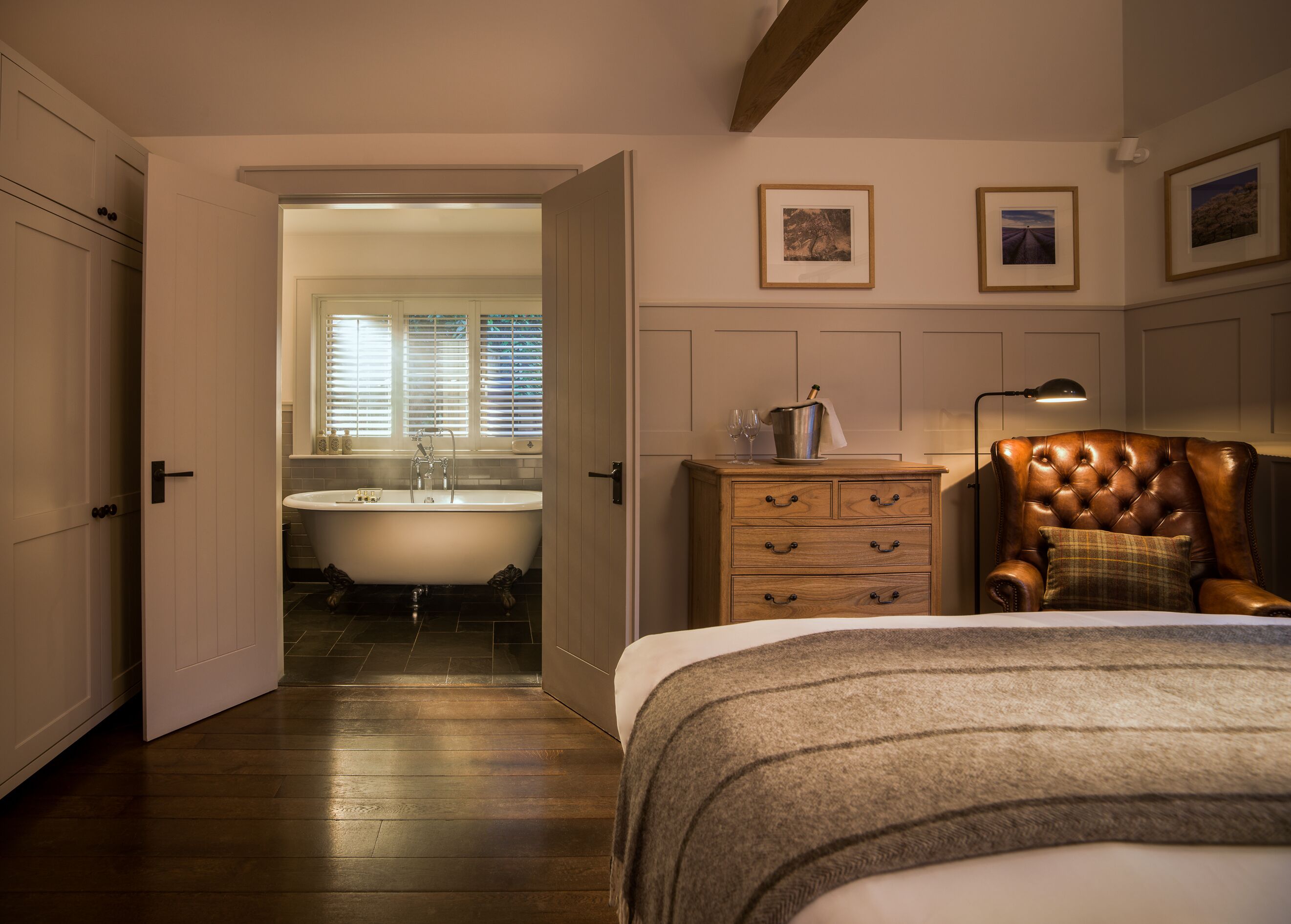 Habitación Deluxe doble, patio | Sábanas de algodón egipcio, ropa de cama hipoalergénica, minibar