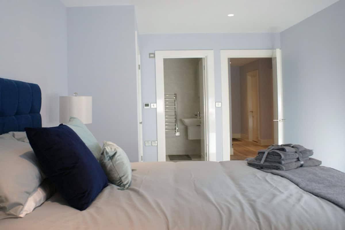 Luxury Apartment, 2 Bedrooms, City View (The Moonstone) | Premium bedding, in-room safe, individually decorated