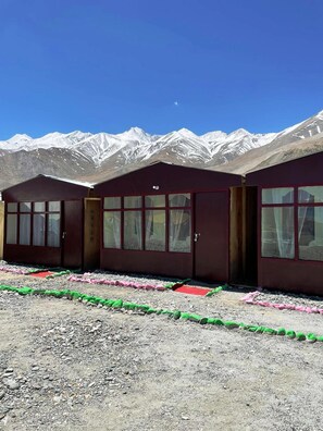 Front of property - TIH Pangong Delight Camps and Cottages (Leh)