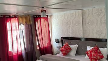 Deluxe-Ferienhaus | Schreibtisch, Zustellbetten, Bettwäsche