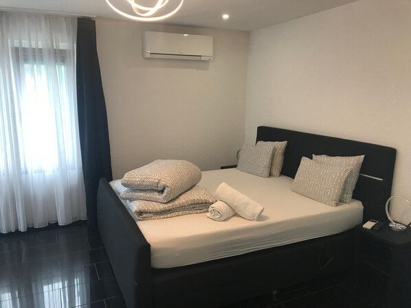 1 bedroom, premium bedding, iron/ironing board, free WiFi