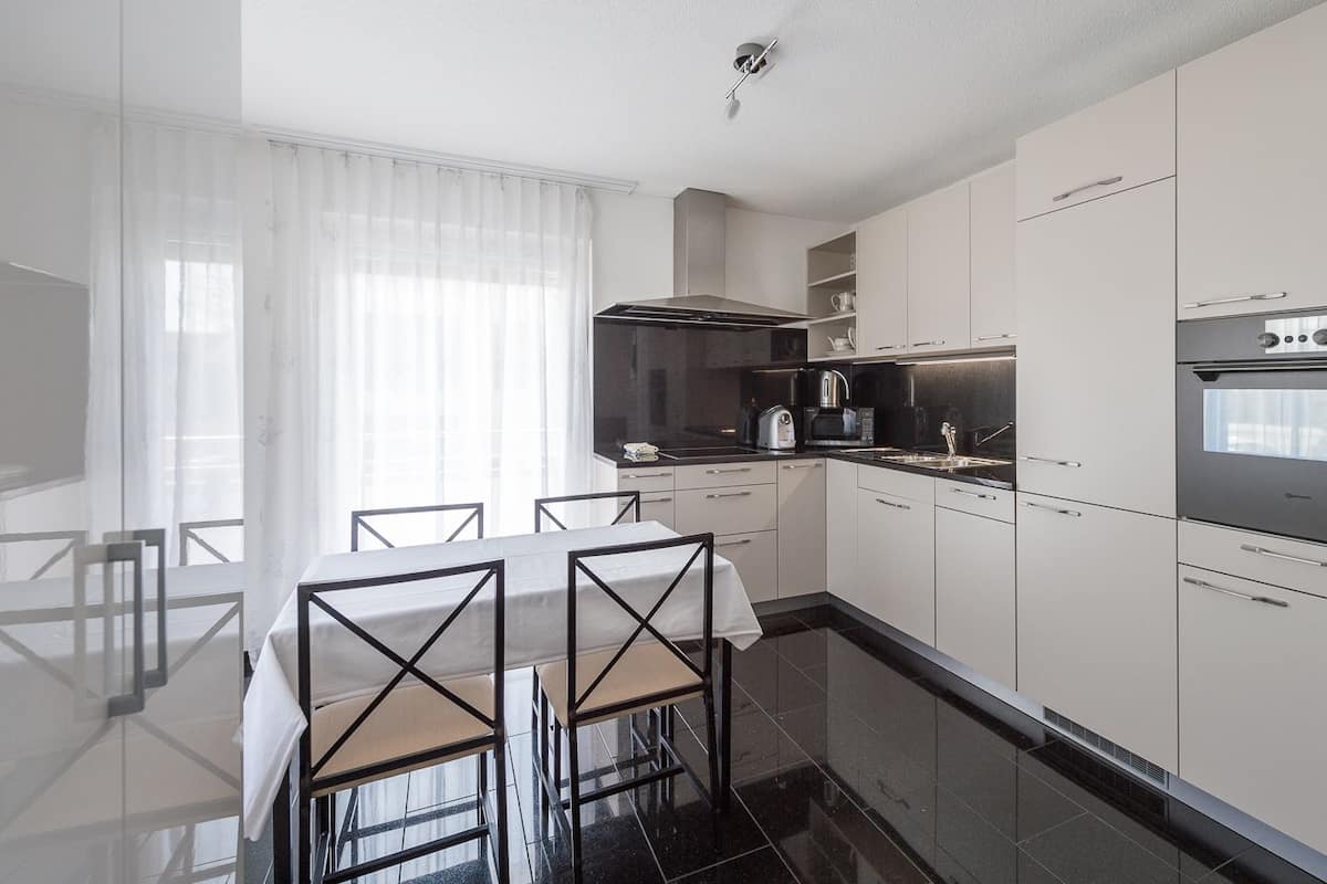 1 chambre, literie de qualité supérieure, fer et planche à repasser