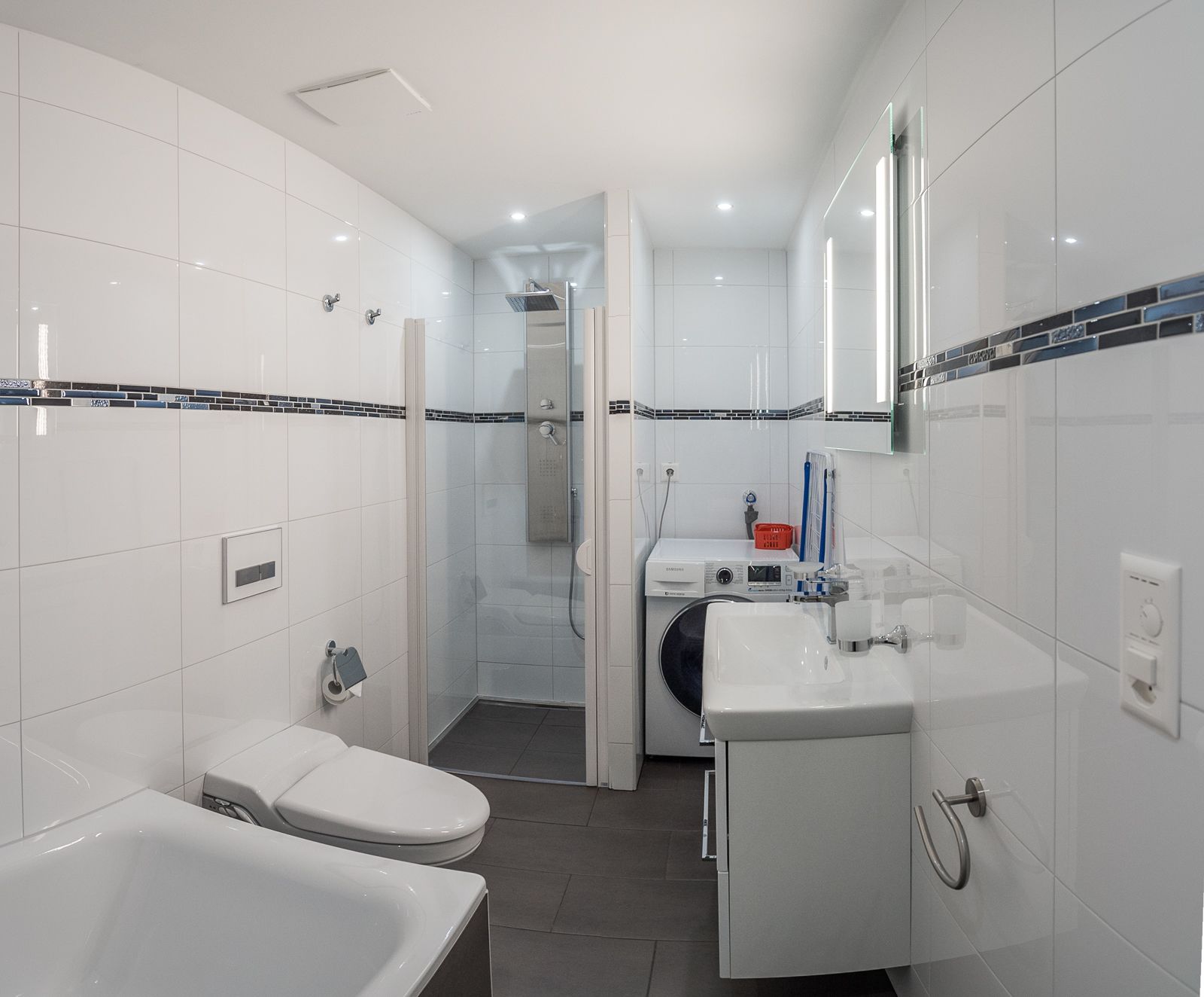 1 chambre, literie de qualité supérieure, fer et planche à repasser
