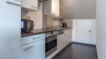 1 bedroom, premium bedding, iron/ironing board, free WiFi