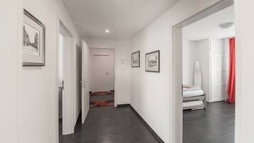 Apartemen, 2 kamar tidur (AKTION) | 1 kamar tidur, seprai premium, setrika/meja setrika, dan Wi-Fi gratis