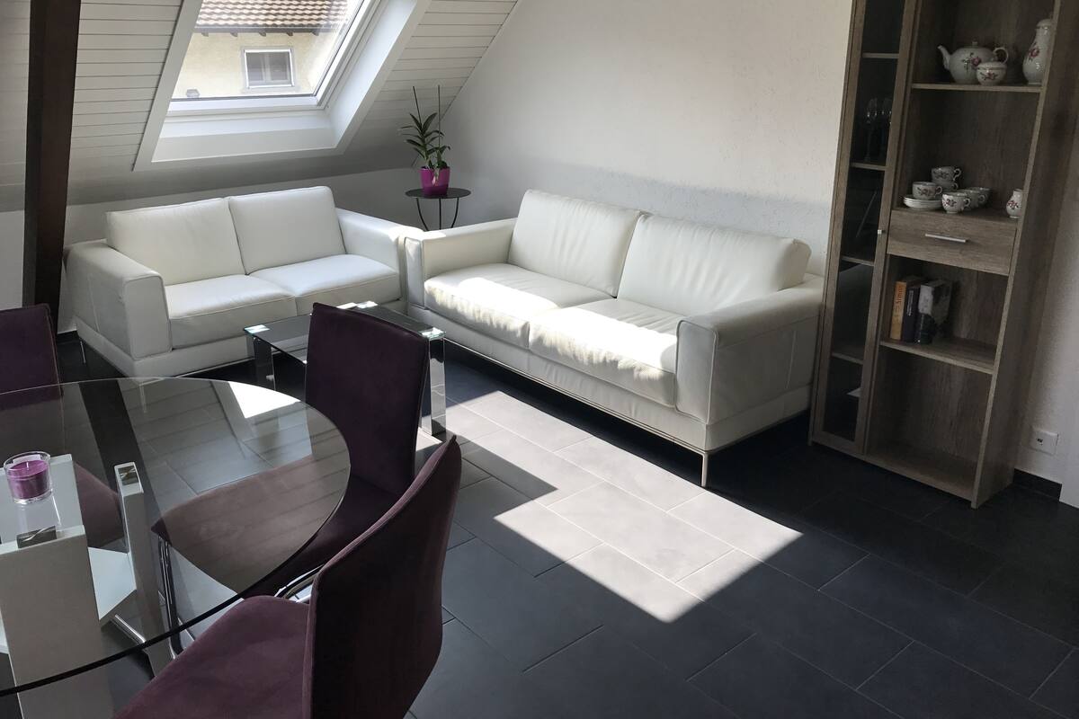 Leilighet, 2 soverom | Oppholdsrom | Flatskjerm-TV