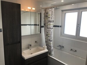 1 bedroom, premium bedding, iron/ironing board, free WiFi - Im Zentrum der Schweiz (Dulliken)