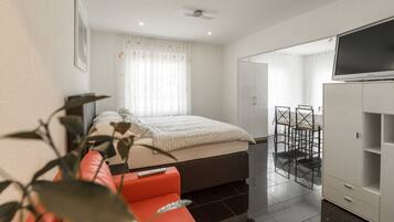 1 bedroom, premium bedding, iron/ironing board, free WiFi