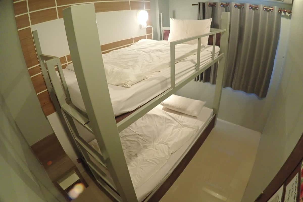 Basic Twin Private Room | Langsir/tirai gelap terus, Wi-fi percuma, cadar katil