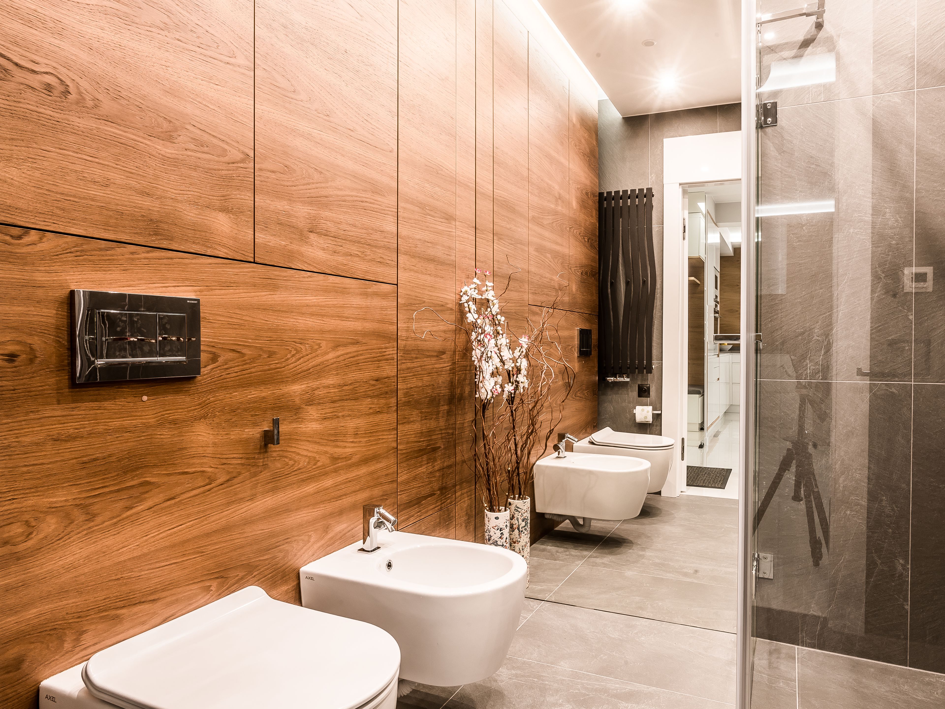 Suite | Badezimmer | Dusche, Haartrockner, Handtücher, Toilettenpapier