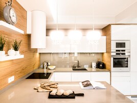 Suite | Private kitchenette | Fridge, microwave, stovetop, dishwasher