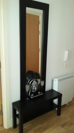 Apartment, 2 Bedrooms | Room amenity