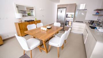 In-room safe, iron/ironing board