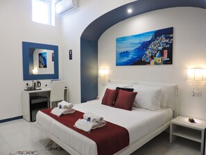 Family Double Room | Down comforters, memory foam beds, minibar, in-room safe - Villa Gabriella (Sant'Agnello)