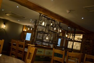 2 restaurants, breakfast, lunch, dinner served; British cuisine