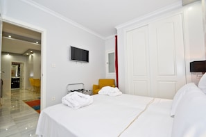 Apartment, 1 Bedroom | 1 bedroom, in-room safe, desk, blackout drapes
