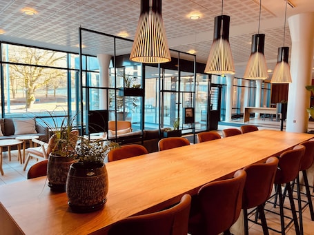 Lobby sitting area. Vingsted Hotel og Konferencecenter