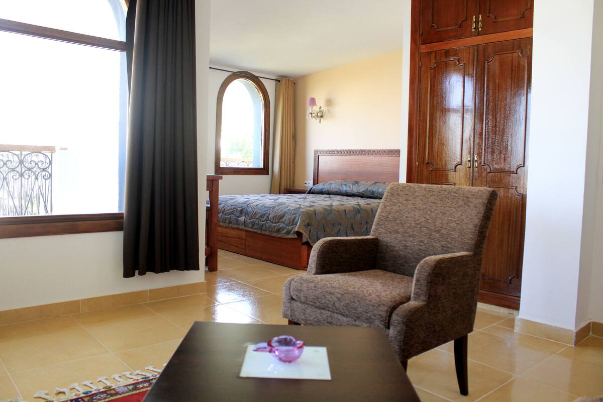 Superior-Doppelzimmer, Balkon | Hochwertige Bettwaren, Schreibtisch, Verdunkelungsvorhänge