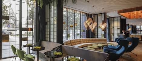 Coin salon dans le hall