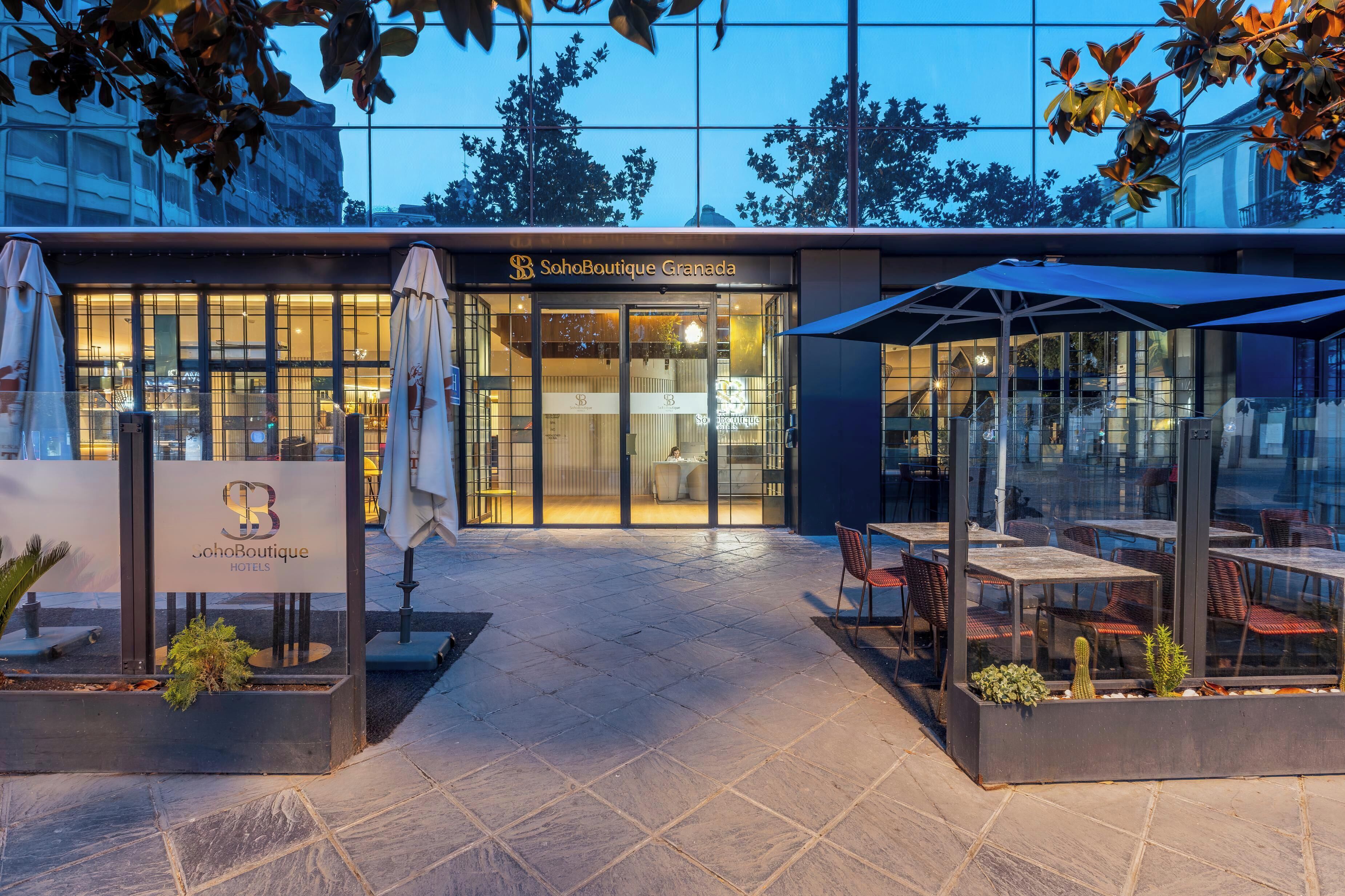 Vista frontal de la propiedad