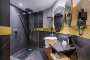 Triple Room | Bathroom
