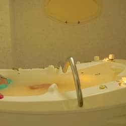 Vasca idromassaggio, bagno turco/hammam, trattamenti per il corpo