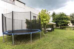 Zona de jocs infantil: a l'aire lliure