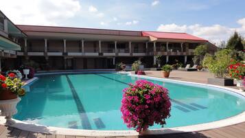 3 albercas al aire libre