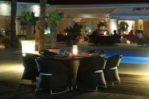 Full breakfast for a fee