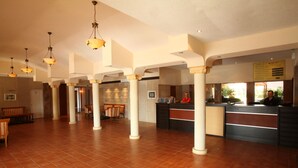 A spacious lobby with a reception desk, seating area, and a tiled floor. - Vox Maris Grand Resort - Adults only (Costinesti)