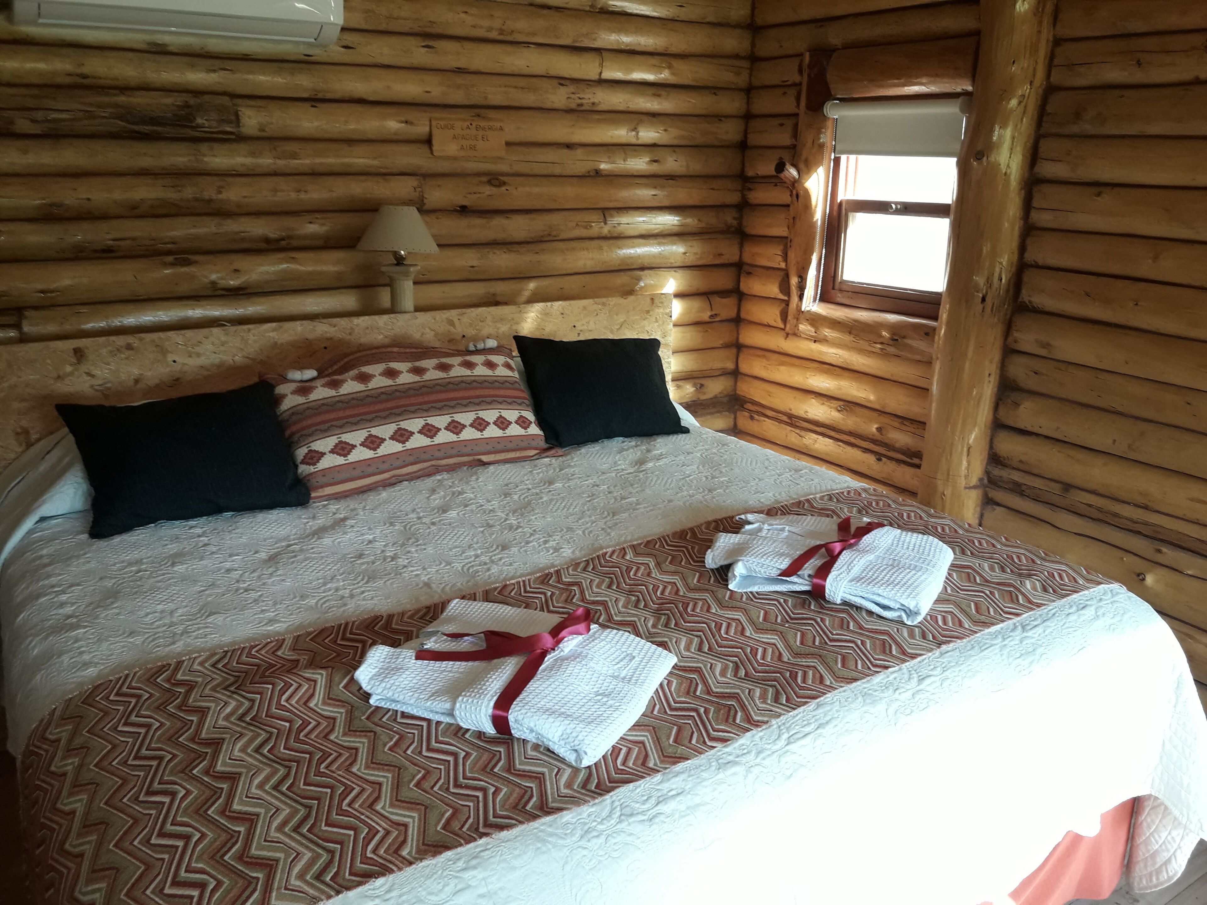 4 bedrooms, Frette Italian sheets, premium bedding, down comforters