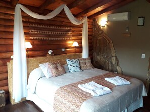 4 bedrooms, Frette Italian sheets, premium bedding, down comforters