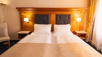 Double Room Guesthouse, 50m away from the main building | Premium bedding, in-room safe, desk, soundproofing