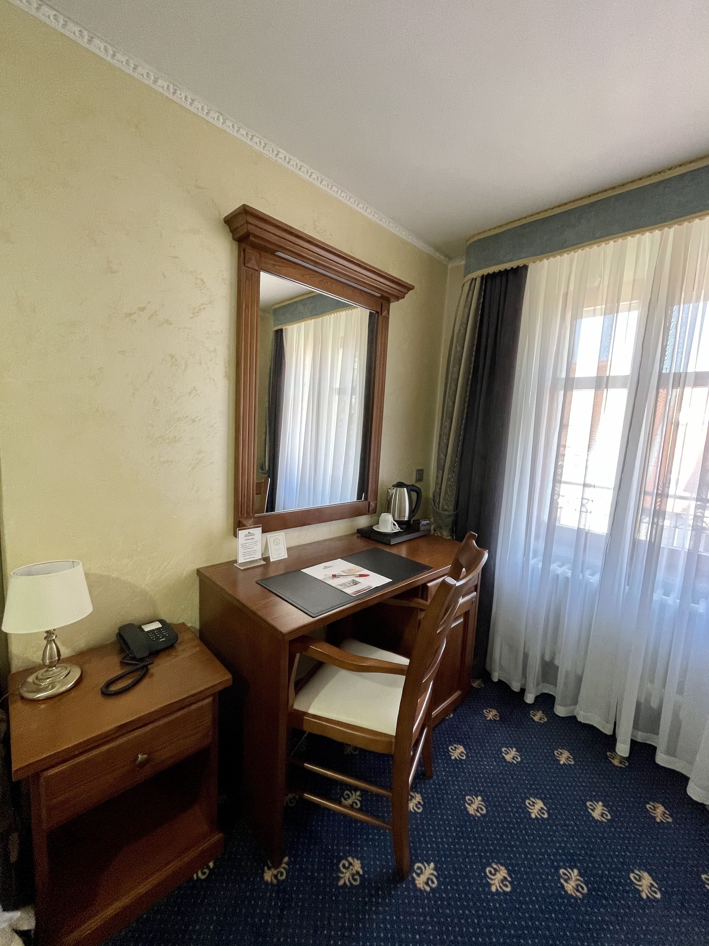 single room | living area | flat-screen tv