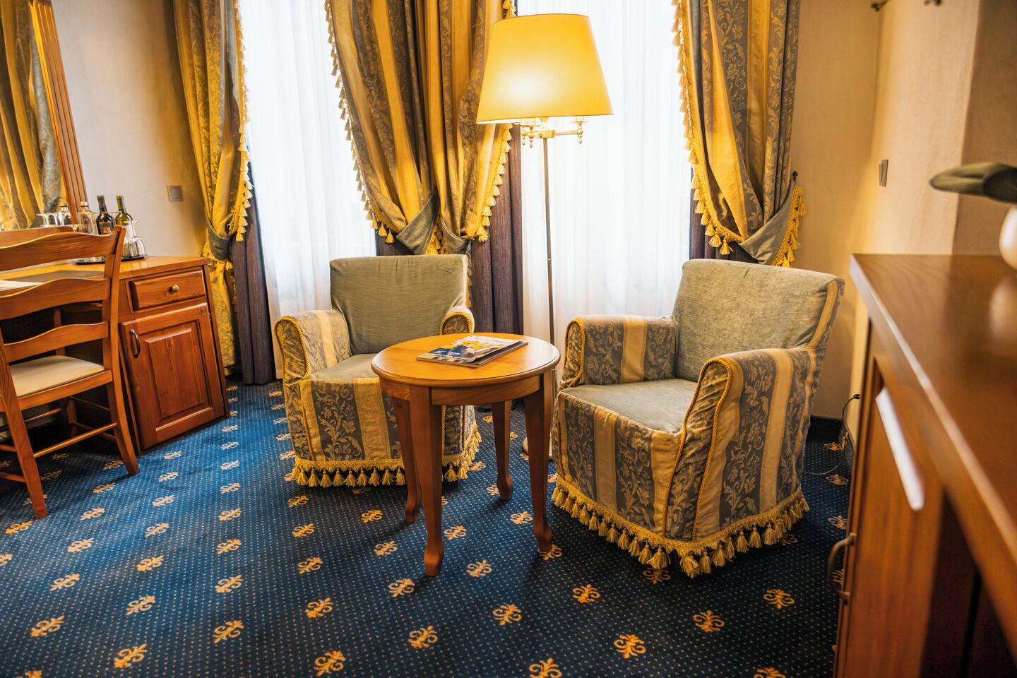 Superior Double Room | Living area | Flat-screen TV