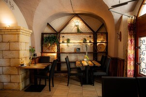 2 restaurantes, cocina regional