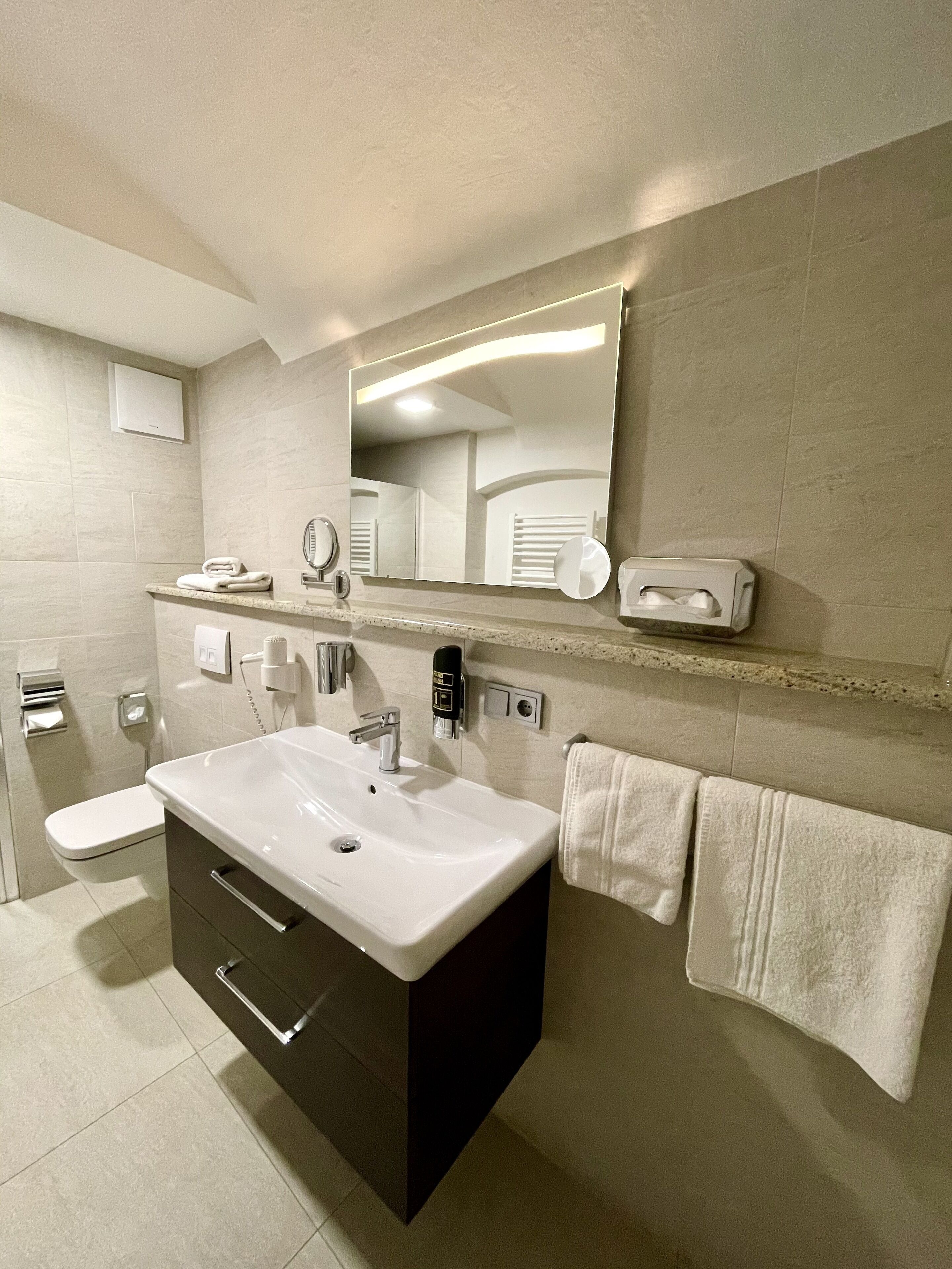 double room | bathroom | shower, free toiletries, hair dryer, towels