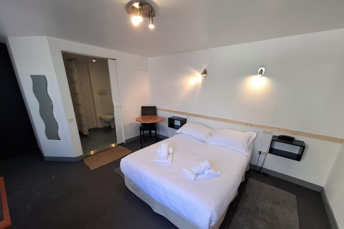 Standard Double Room, Accessible | In-room safe, soundproofing, iron/ironing board, rollaway beds