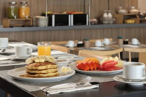 Termasuk sarapan penuh setiap hari 