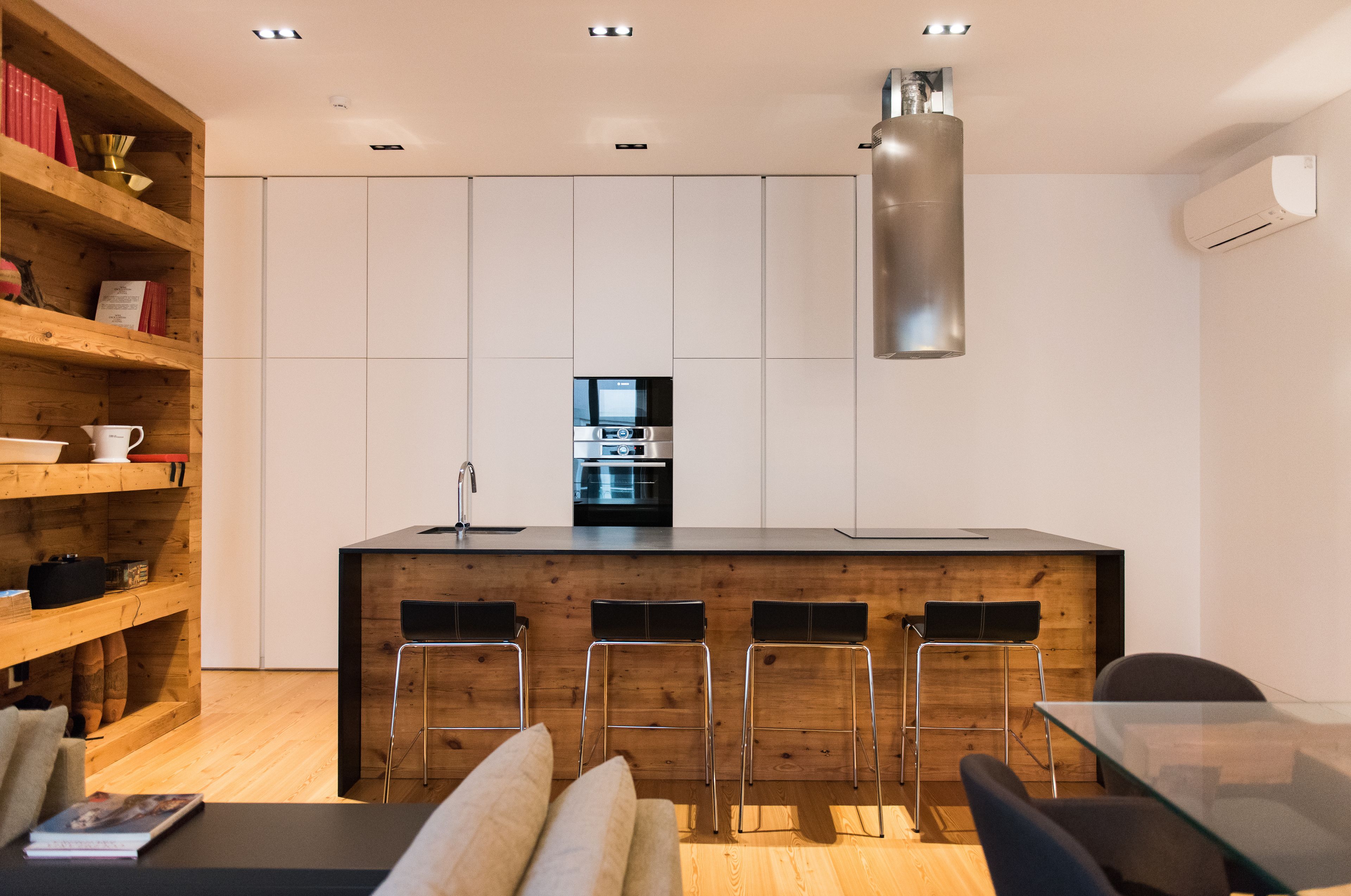 大型冰箱、微波爐、烤箱、爐台